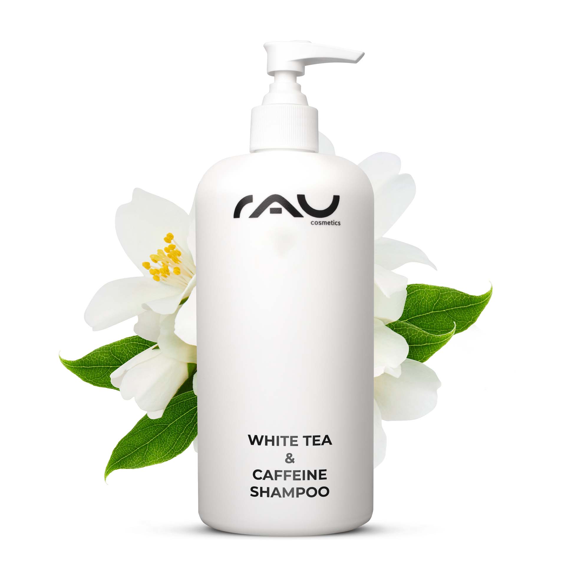 白茶咖啡因洗髮露 500 毫升 Weißes Tee- und Koffein-Shampoo von RAU Cosmetics in einer eleganten Flasche, umgeben von blühenden Pflanzen, symbolisiert intensive Pflege und Frische für gesundes, voluminöses Haar.