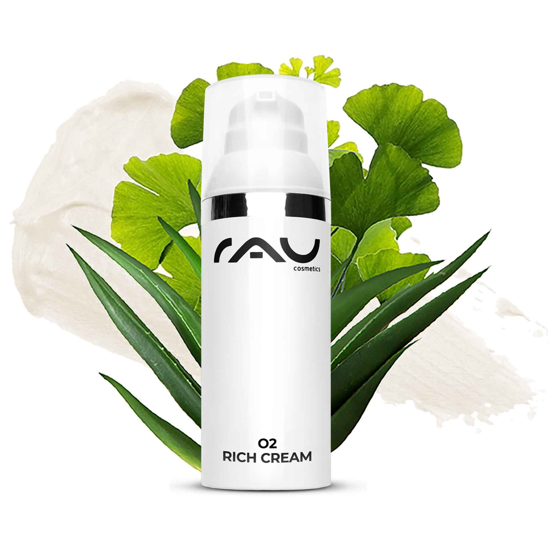 O2 丰润晚霜 50 毫升 含银杏成分的丰润晚霜,适用于干性皮肤 Flasche der RAU Cosmetics O2 Rich Cream mit Ginkgoblättern und Aloe Vera-Hintergrund, die die Feuchtigkeitsversorgung trockener Haut fördert.