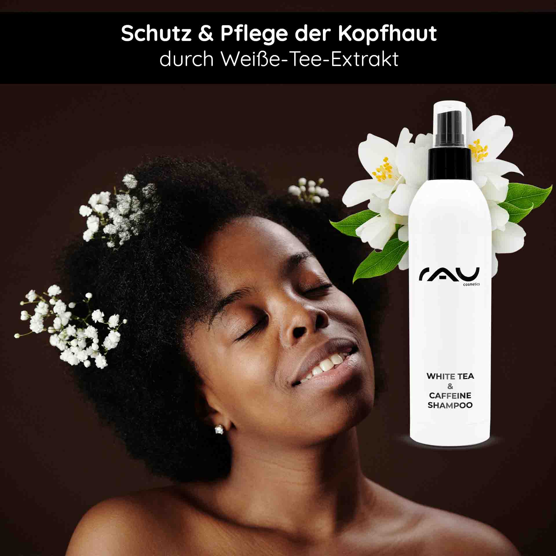 白茶咖啡因洗发水 250 Frau mit lockigem Haar und Blumen im Haar, präsentiert das RAU White Tea & Caffeine Shampoo, betont Schutz und Pflege durch Weißtee-Extrakt.