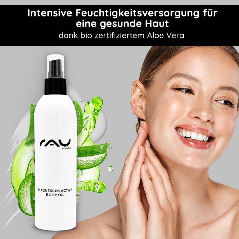 Magnesium Active Body Oil 250 ml - LIMITED EDITION Magnesium Active Body Oil von RAU Cosmetics mit Aloe Vera, das für intensive Feuchtigkeitsversorgung und gesunde Haut sorgt, abgebildet neben einer lächelnden Frau, die das Öl aufträgt.